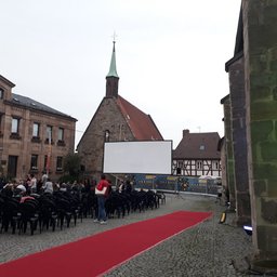 Kirchplatz Herzogenaurach mit Open Air Kino